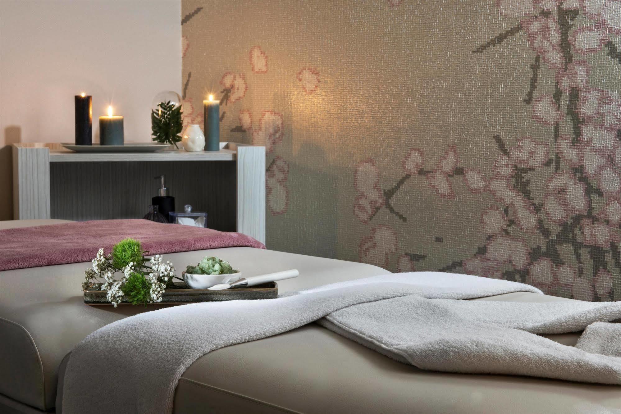 Hotel Valdys Thalasso & Spa - La Baie Дуарнене Экстерьер фото